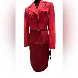 SIGNATURE BY LARRY LEVINE 2 pc. Belted Skirt Suit size 8